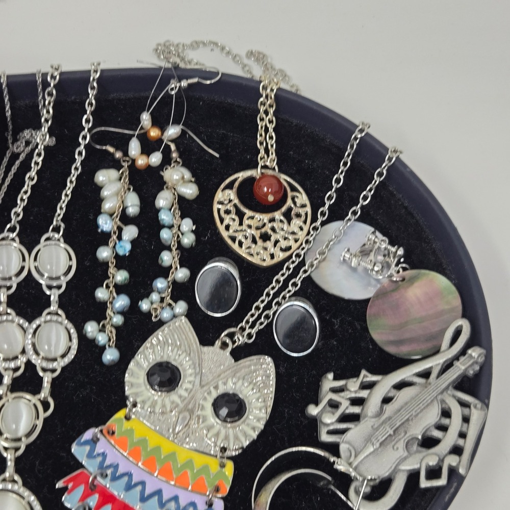 Silvertone Vintage to Modern Eclectic Jewelry Lot Crown‎ Trifari Napier WHBM - Picture 12 of 16